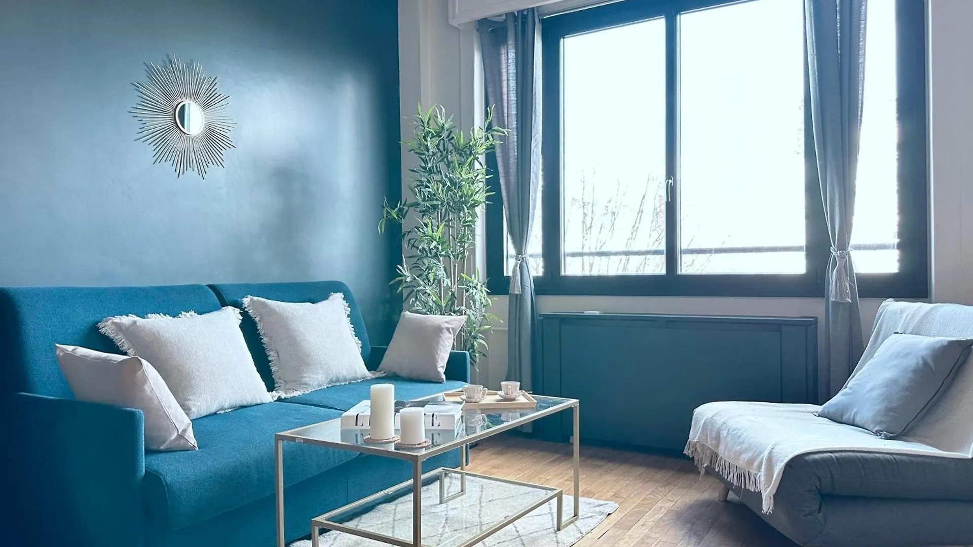 Stylish Apartment With A Balcony In Paryż