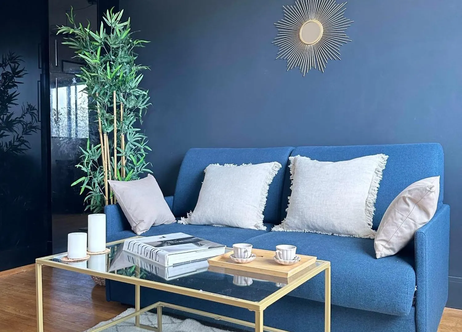 Stylish Apartment With A Balcony In Paryż