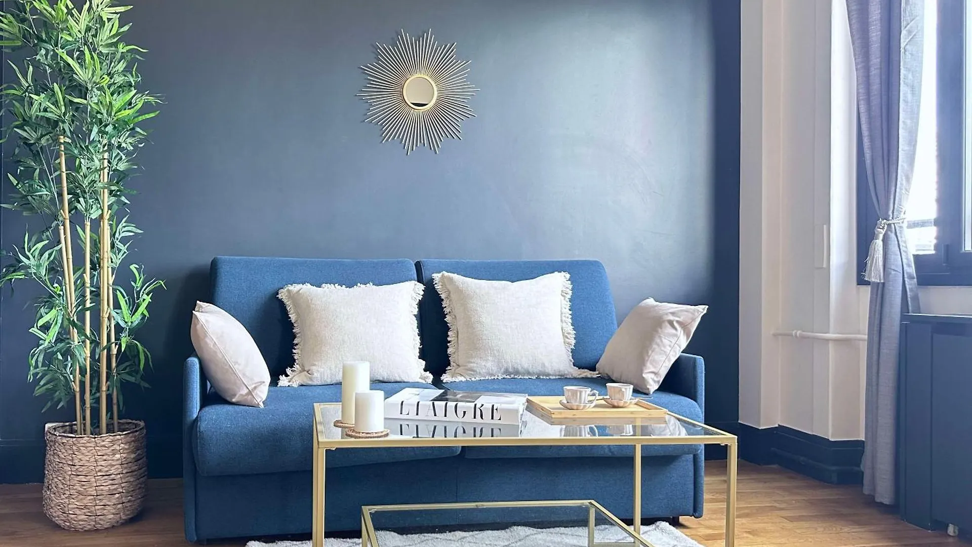Stylish Apartment With A Balcony In Paryż